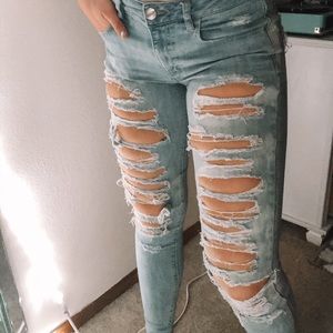 American Eagle Light wash ripped jeans